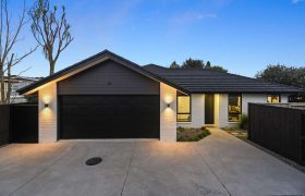 2/36 Comries Road